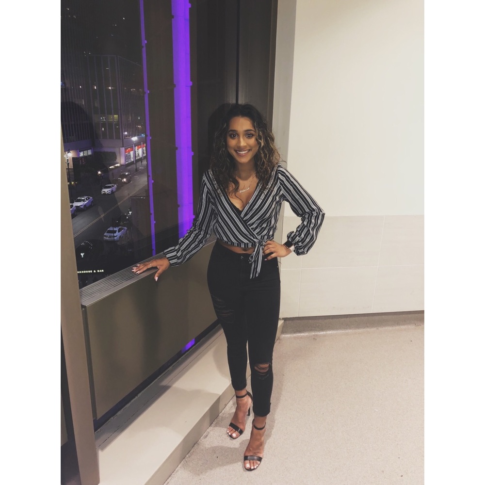 Black & White Strip Tie Crop Top
